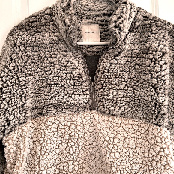 Thread & supply pullover - Picture 3 of 4